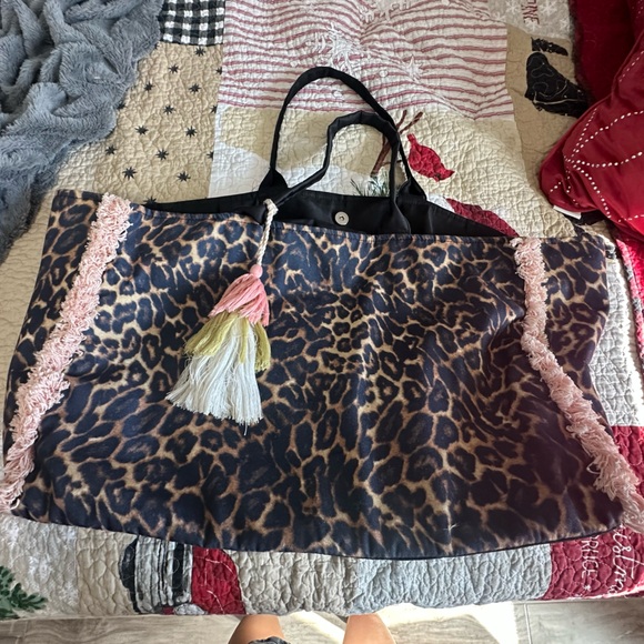 Debbie Katz Leopard Print Tote Bag with Tassel Accent - Picture 2 of 5